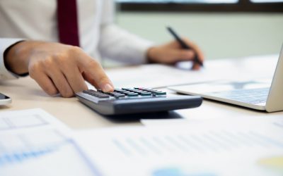 A empresa atrasou o 13º salário. Ela pode pagar multa? O que fazer